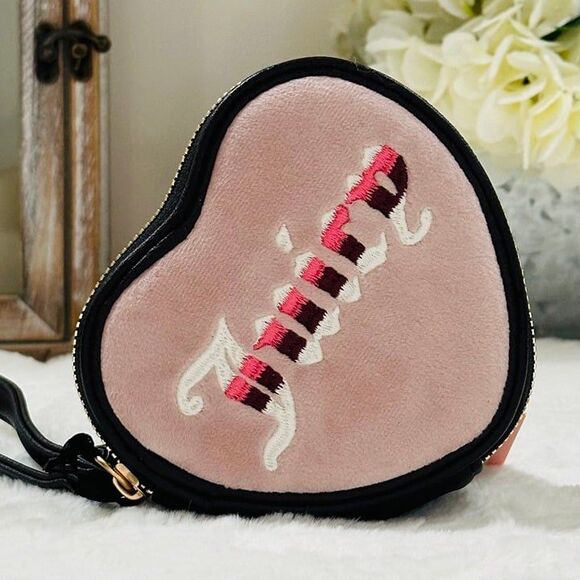 Juicy Couture Pink Velour Heart Zip Around Wristlet - PRICE IS FIRM - Picture 1 of 6